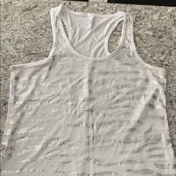 White tank top size Large - Picture 1 of 2